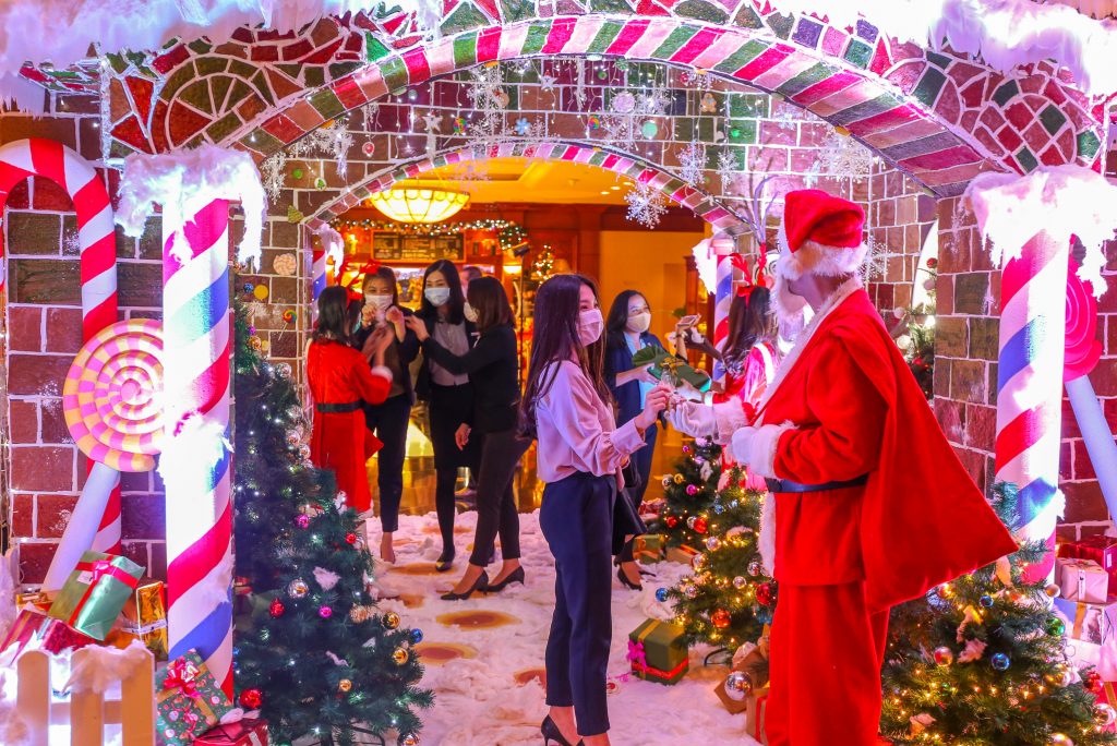 Hadirkan Ginger House Terbesar di Tengah Kota, JW Marriott Surabaya Meriahkan Natal Tahun ini!
