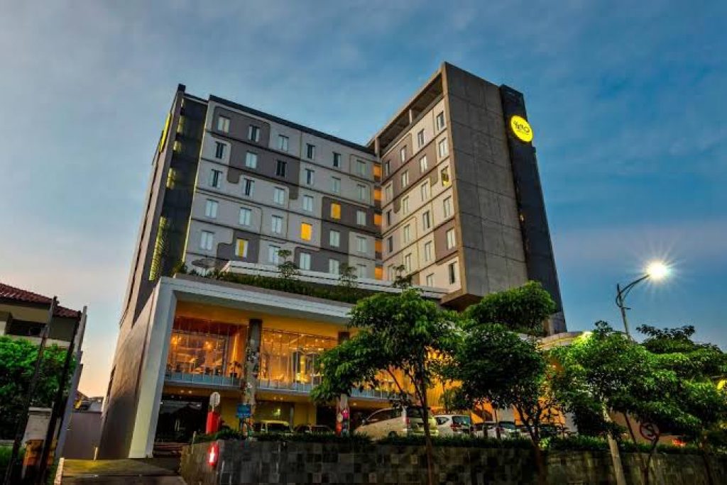 YELLO Hotel Jemursari Surabaya