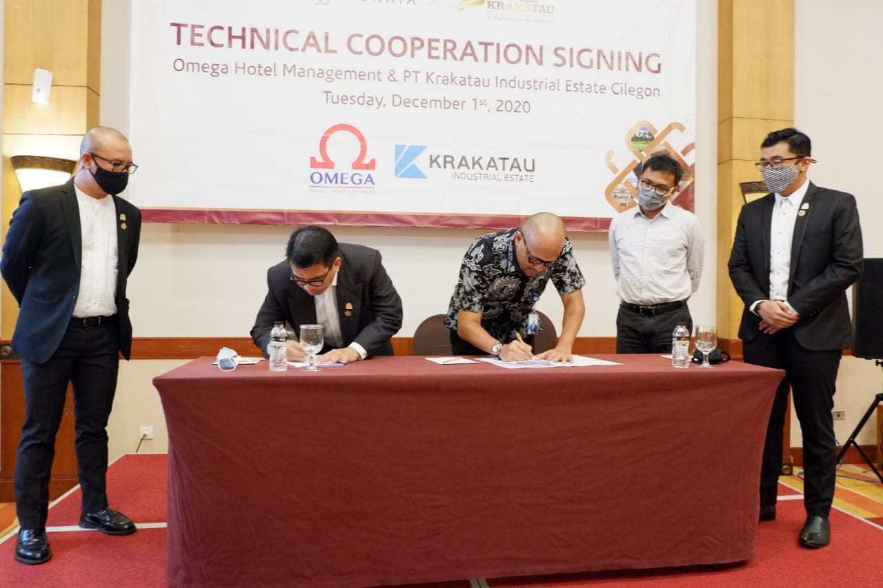 Penandatanganan Kerjasama Teknis Omega Hotel Management (OHM) dan PT Krakatau Industrial Estate Cilegon (KIEC). OHM sebagai Konsultan Hotel Bintang 4, The Royale Krakatau Cilegon.