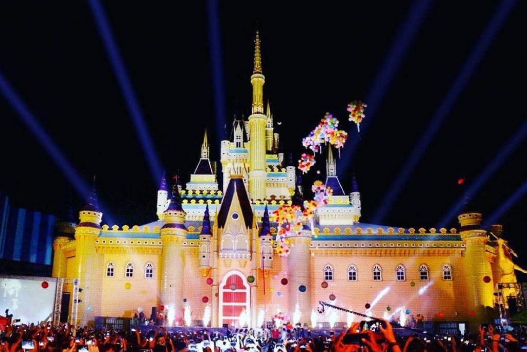 Atlantis Land Bak Disneyland Castle Di Surabaya! Intip Wahana Serunya