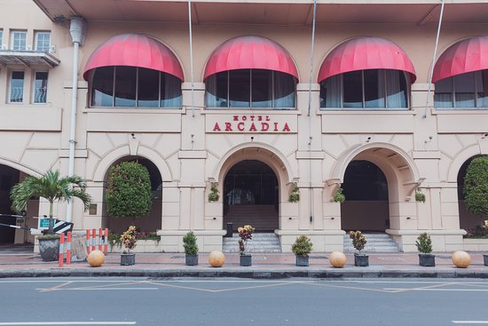 Makan Pecel Sembari Gowes di Arcadia Hotel Surabaya