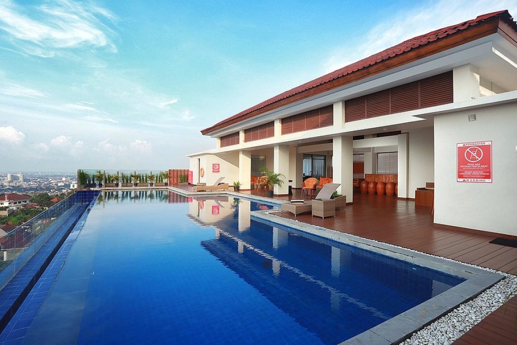 Serunya Berenang Di Beberapa Hotel dengan Infinity Pool Di Semarang