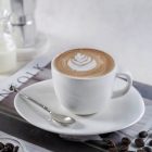 Cafe Bernuansa Pasir Putih Ini Bakal Bikin Kalian Serasa di Bali!