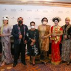 Sambut hari batik, Quest Hotel Darmo Kolaborasi Pengrajin Tuban dan Fashion Designer Kenamaan