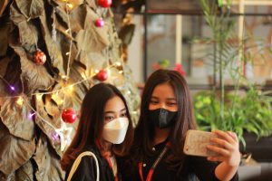 Quest Hotel Darmo Surabaya menghadirkan Pohon natal