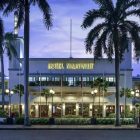5 Rekomendasi Hotel Murah, Fasilitas Kolam Renang Mewah di Surabaya
