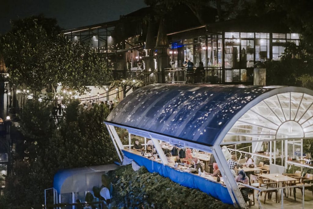 Makan Sambil Melihat Bintang di Cakrawala Sparkling Nature Restaurant