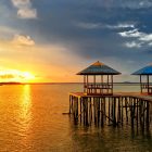 Intip Keunikan Hotel Pertama Di Indonesia Yang Miliki Kolam Renang Gantung, Wajib Coba!