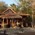 Menikmati Indahnya Pantai Dari Kamar Hotel, Berikut Hotel Tepi Pantai di Jawa Timur
