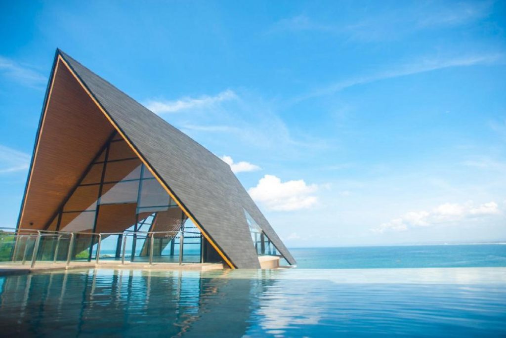 Spot Instagramable Piramida Kaca di Laut Biru Resort Hotel Pangandaran