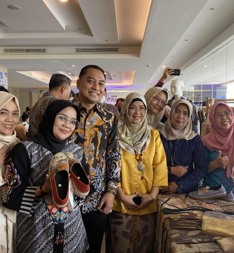Luminor Hotel Jemursari Surabaya Kreasikan Tumpeng Jajanan Nusantara Setinggi 77 CM