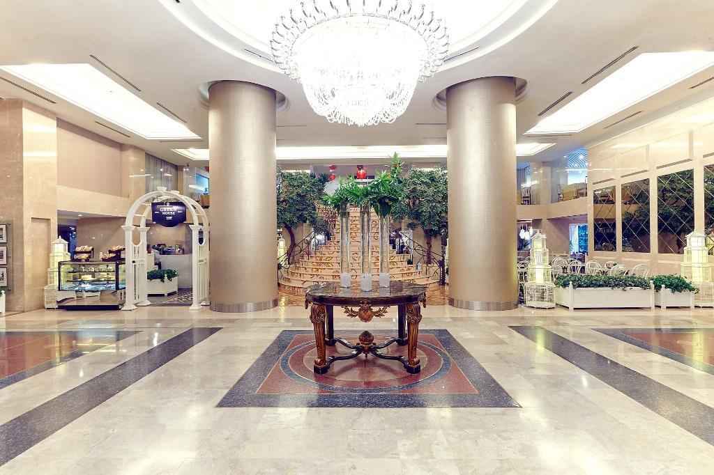 Hotel Garden Palace di Surabaya Bernuansa Sultan