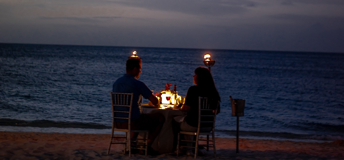 Valentine Dinner dengan view pantai Parangtritis di Hotel Queen Of The Shouth Resort