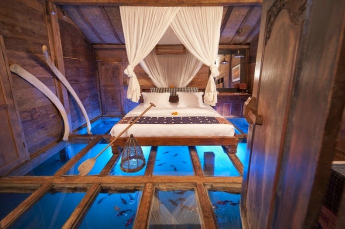 Tidur Beralaskan Aquarium di Hotel Bambu Indah Bali, Pengunjung Dapat Merasakan Sensasi Tidur Bersama Ikan