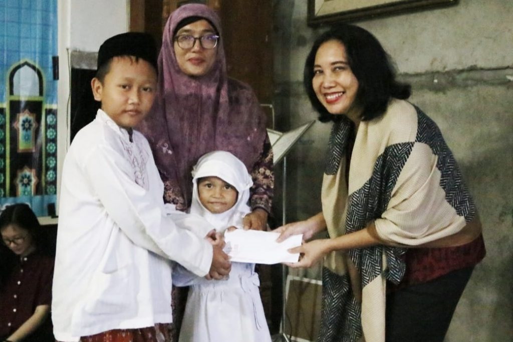 Lewat CSR, Java Paragon Hotel & Residences Berbagi Dengan Anak Yatim