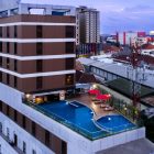 5 Rekomendasi Hotel Murah, Fasilitas Kolam Renang Mewah di Surabaya