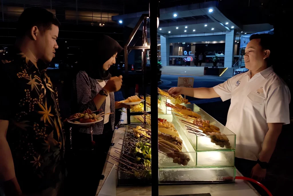 Lok Lok Street Food Hadir di Grage Hotel Cirebon