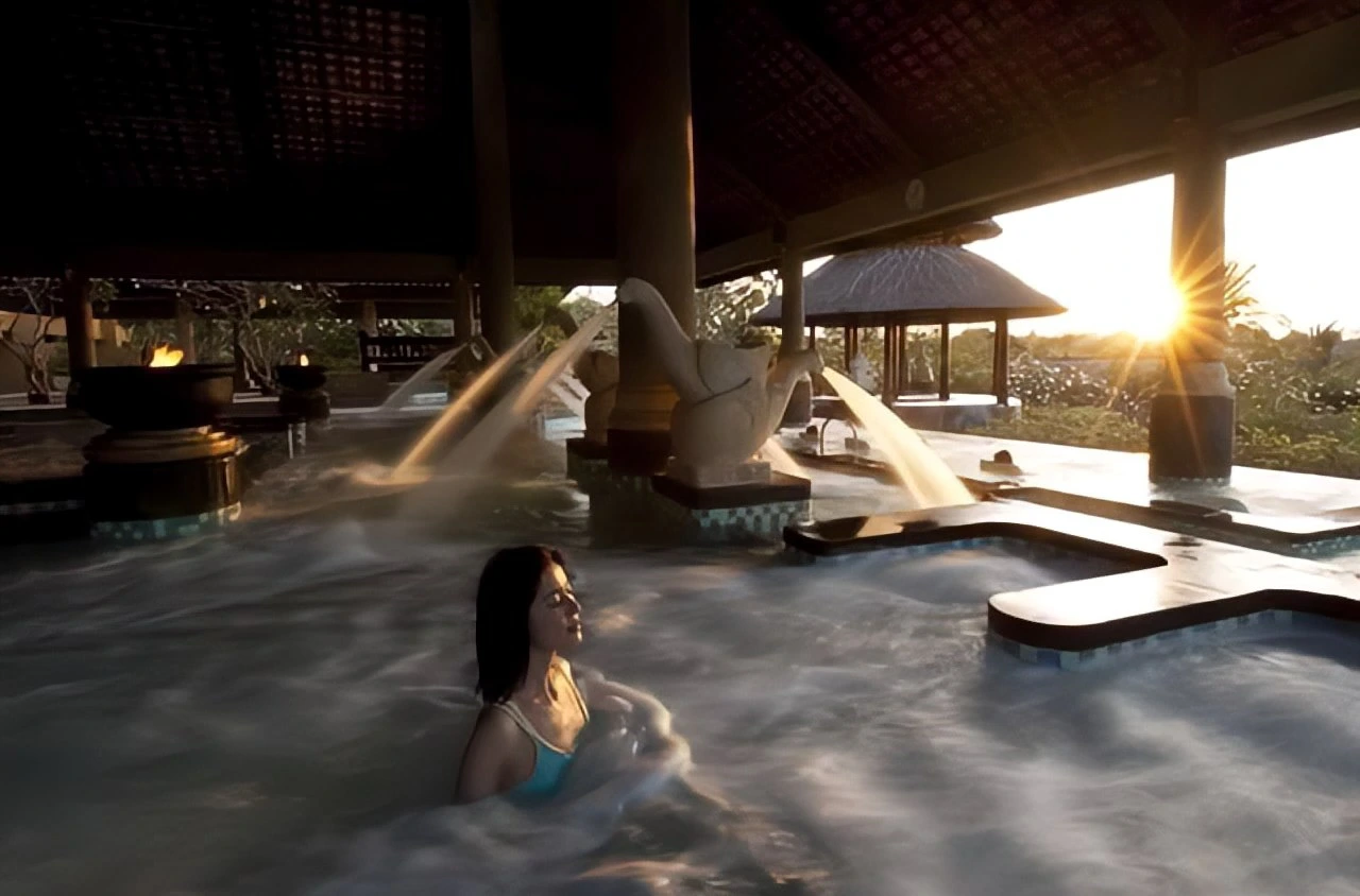 Thalassotherapy Pool Ayana Resort and Spa Bali