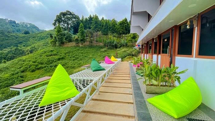 Balkon Unik De Pointe Resort & Resto, Bogor