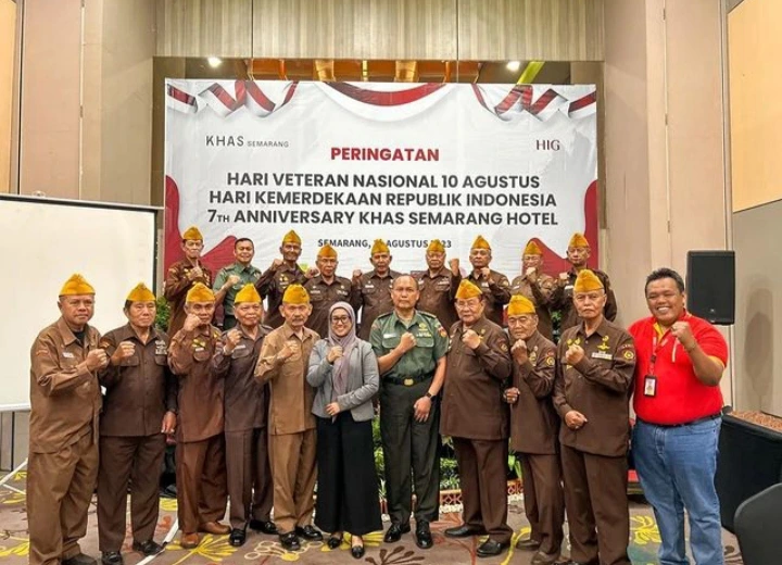 KHAS Semarang Hotel berkolaborasi dengan Alfamart mengundang jamuan makan siang bersama para veteran