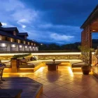 Bikin Betah, The Atrium Resort Jogja Sulap Kolam Renang jadi Telaga Warna