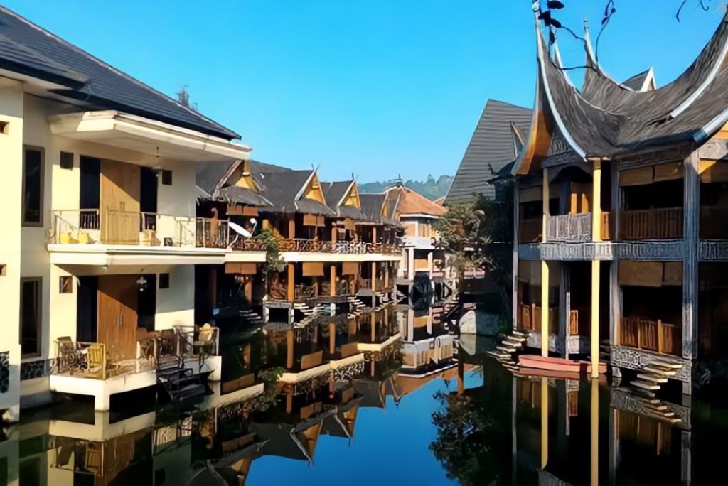 Danau Dariza Hotel Garut, Tawarkan Pengalaman Mendayung Perahu