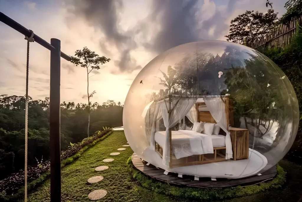 Melihat Sisi Unik Bali: Hotel dengan Air Terjun Buatan hingga Penginapan Berbentuk Balon