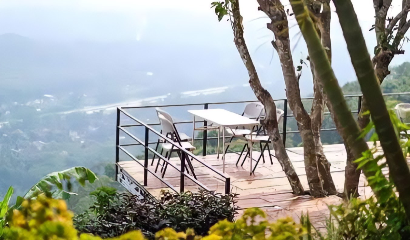 Tlogo Resort dan Goa Rong View