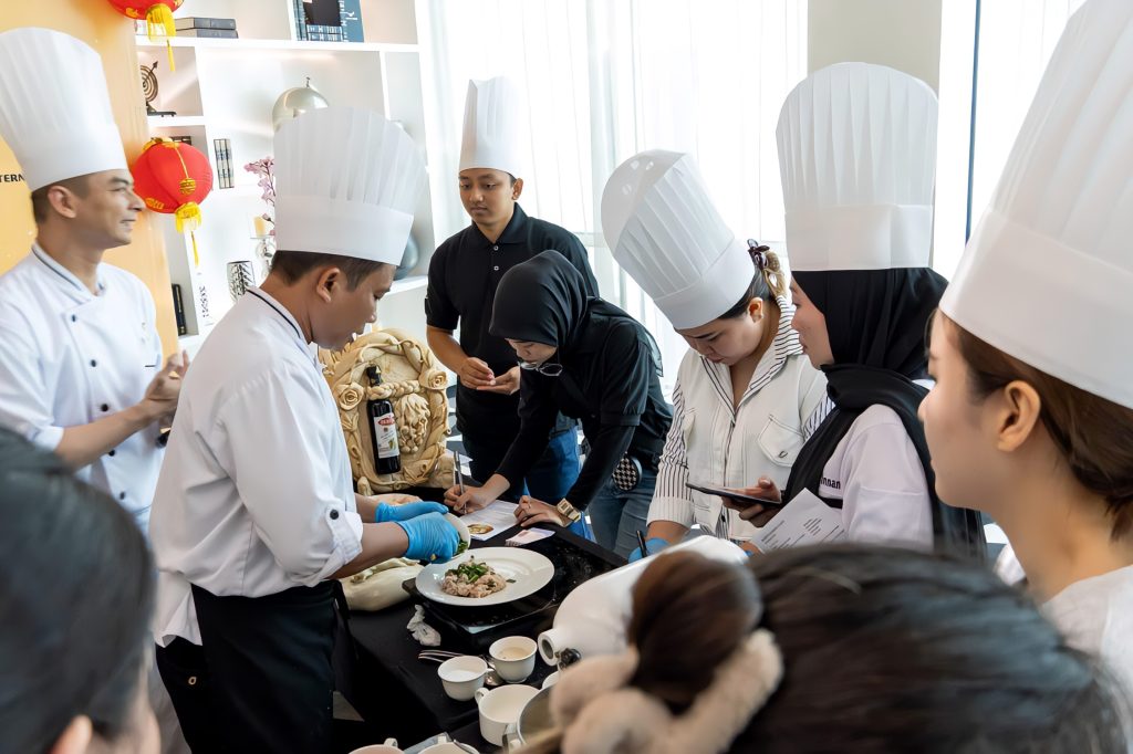 International Chef Day, Hotel Ciputra World Surabaya Adakan Cooking Class dan Dim Sum Plating Competition