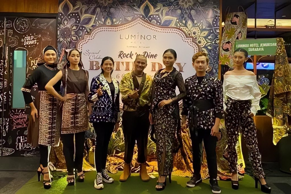Luminor Hotel Jemursari Surabaya Suguhkan Cupcake Batik dan Trunk Show Batik