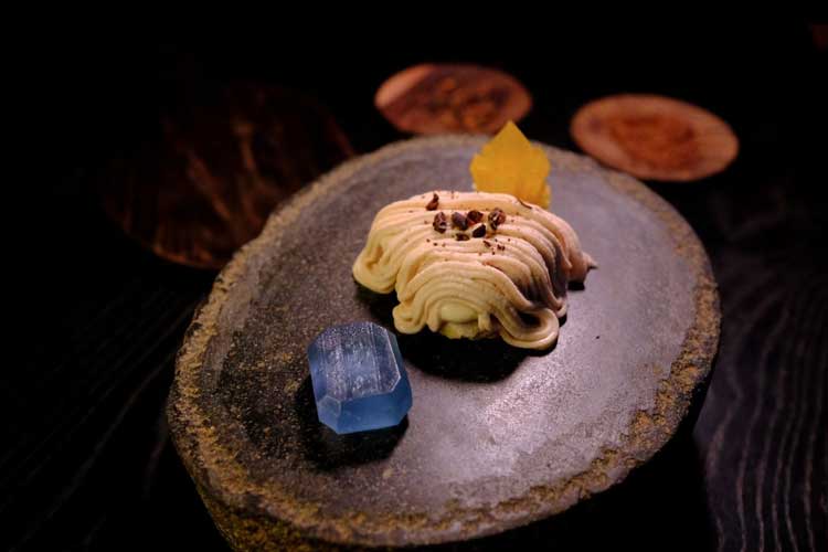 Dessert Kohakutos edible crystal atau serta Mont Blanc Cake