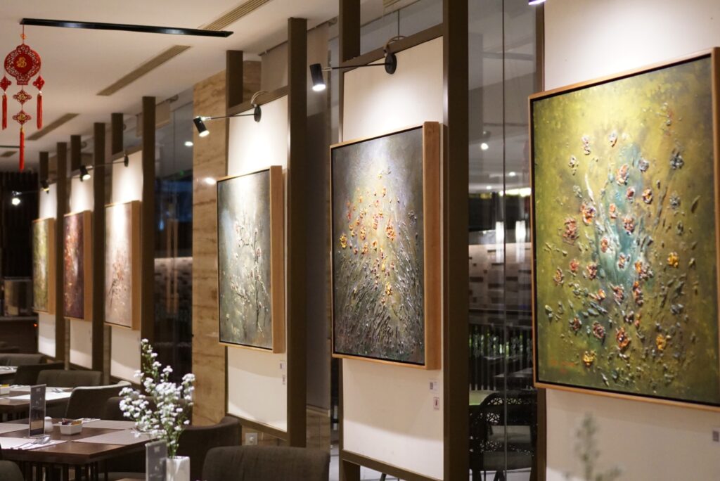 Bulan Penuh Cinta, Gramm Hotel hadirkan karya seni temakan Bunga