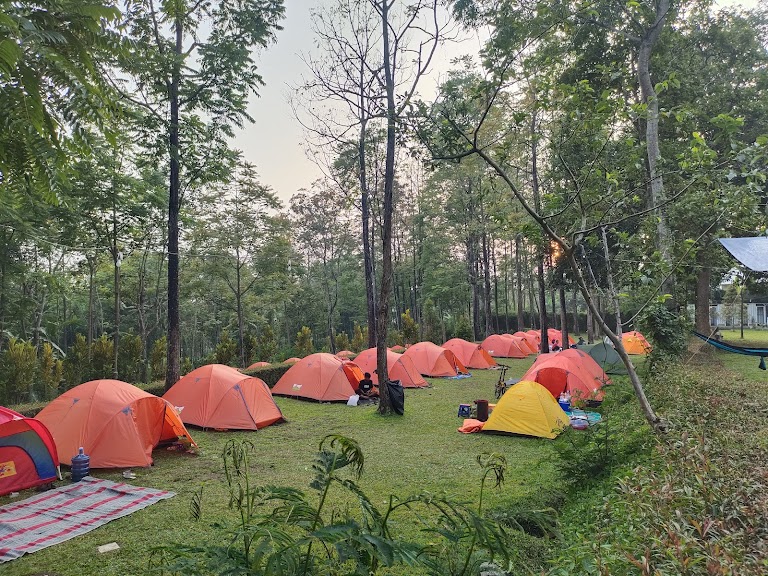Camping Ground Pinus Kenteng
