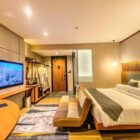 Menikmati Kemewahan Infinity Pool Terbaik di 5 Hotel Berbintang Surabaya