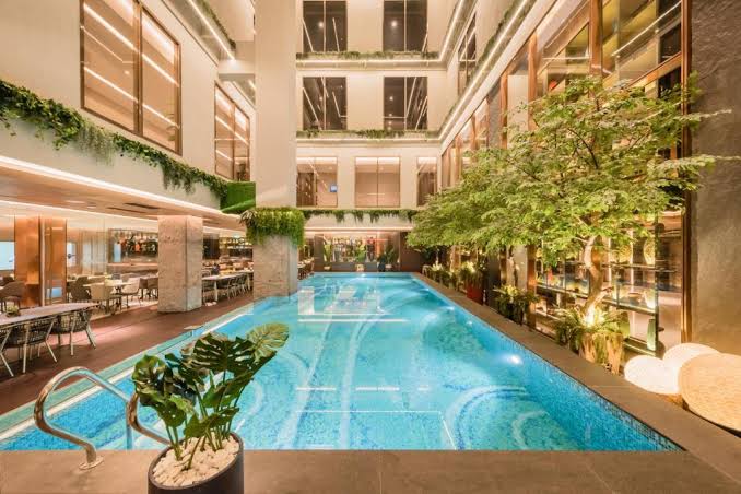 Rekomendasi Hotel Aesthetic di Jakarta dengan Swimming Pool Tercantik