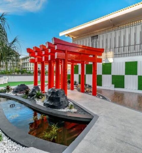 Menikmati Kemewahan Infinity Pool Terbaik di 5 Hotel Berbintang Surabaya