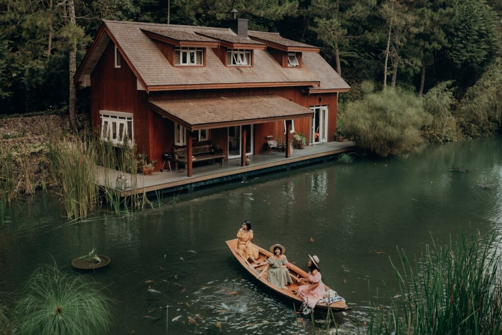 Mooi Lake House, Villa Mewah Nan Cantik Tepi Danau di Bandung