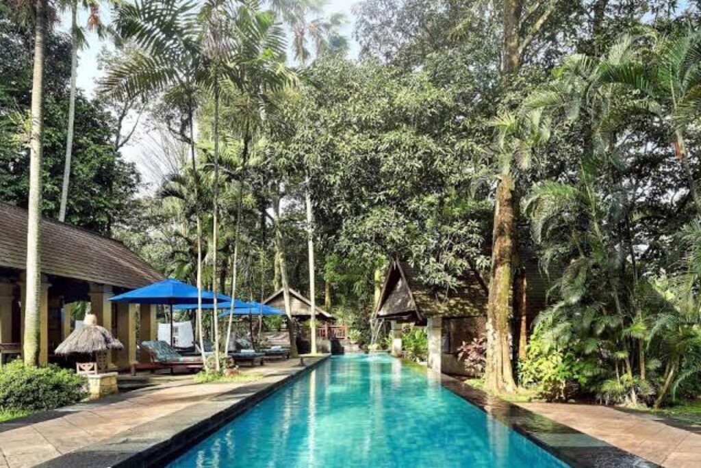 5 Hotel dengan Fasilitas Kolam Air Panas di Puncak Bogor