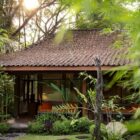 InterContinental Bali Resort Rayakan Selebrasi Akhir Tahun dengan Pohon Natal Wayang