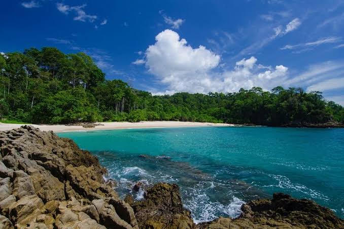 Pantai Teluk Hijau