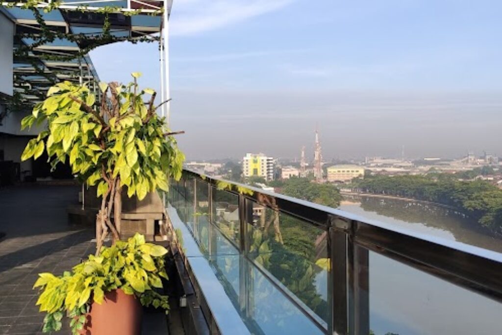 Panorama Indah Sungai Cisadane di Tengah Kota Tangerang Dari Pakons Prime Hotel