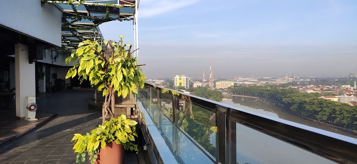 Panorama Indah Sungai Cisadane di Tengah Kota Tangerang Dari Pakons Prime Hotel