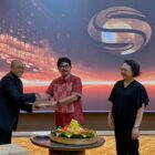 Whiz Luxe Hotel Spazio Surabaya Rayakan Hari Batik Nasional 2024 dengan Rangkaian Acara Spesial