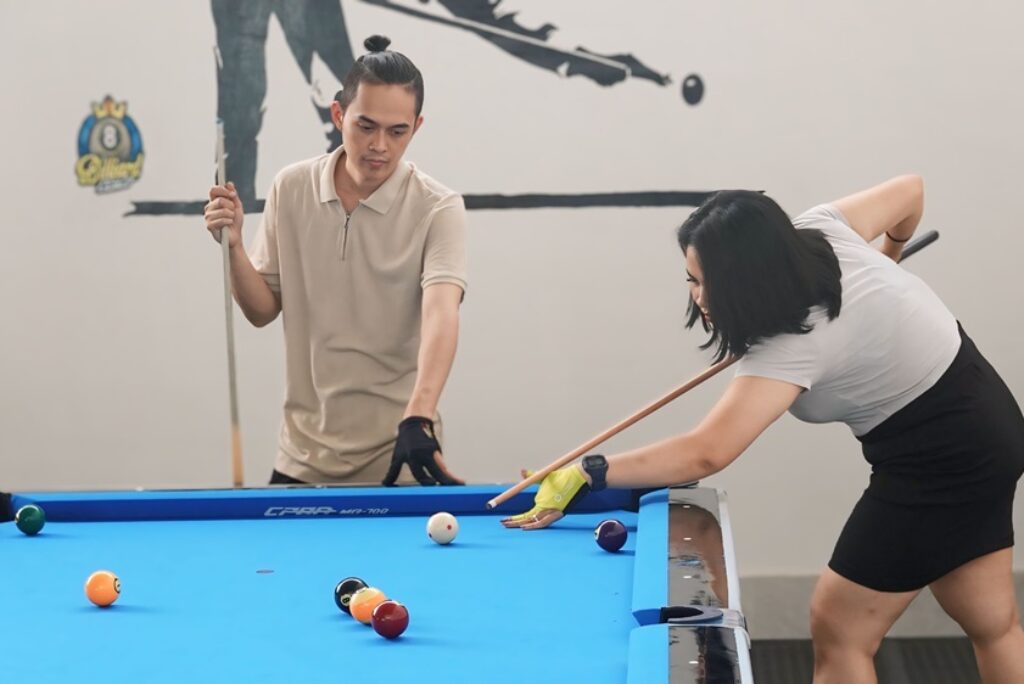 Nikmati Keseruan Bermain Billiard di Aston Gresik Hotel & Conference Center