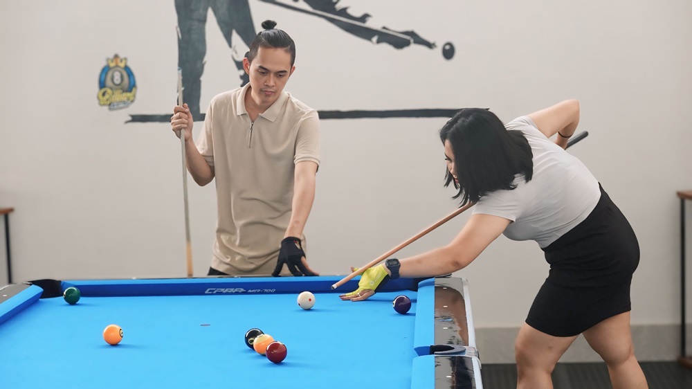 Nikmati Keseruan Bermain Billiard di Aston Gresik Hotel & Conference Center