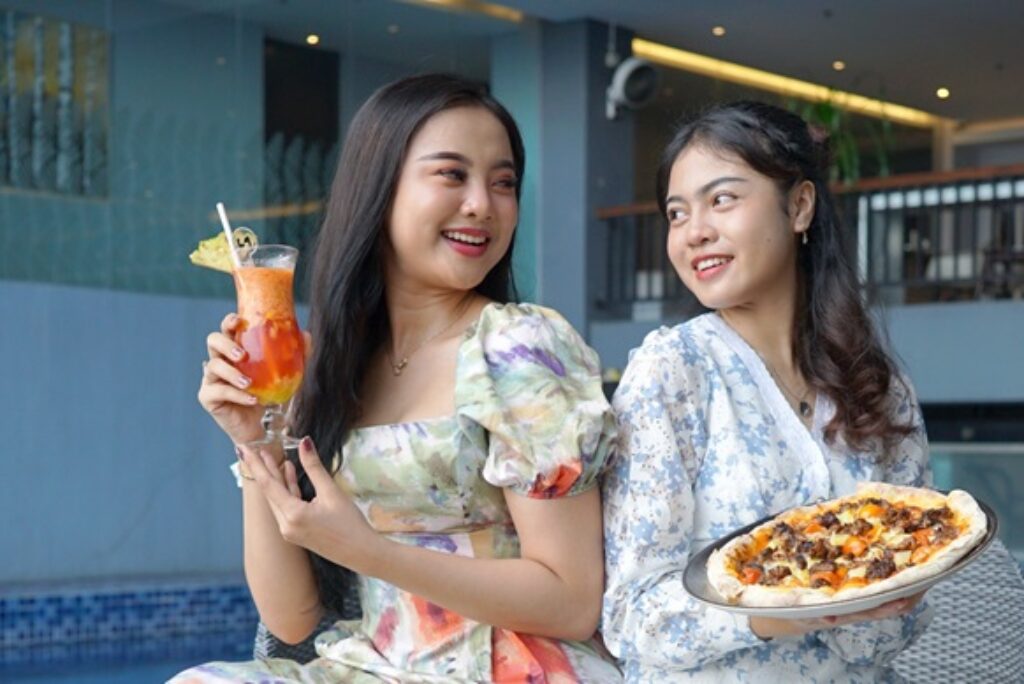 Grand Swiss-Belhotel Darmo Luncurkan Menu Pizza Buntut Bakar dan Tropical Darmo Mixo yang Unik