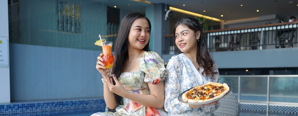 Grand Swiss-Belhotel Darmo Luncurkan Menu Pizza Buntut Bakar dan Tropical Darmo Mixo yang Unik