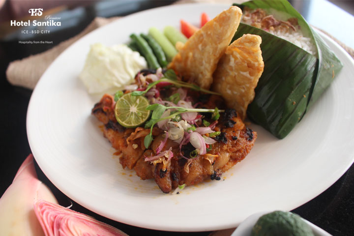 Ayam Bakar Kecombrang Hotel Santika Premiere iCE-BSD City yang Menggoda Selera