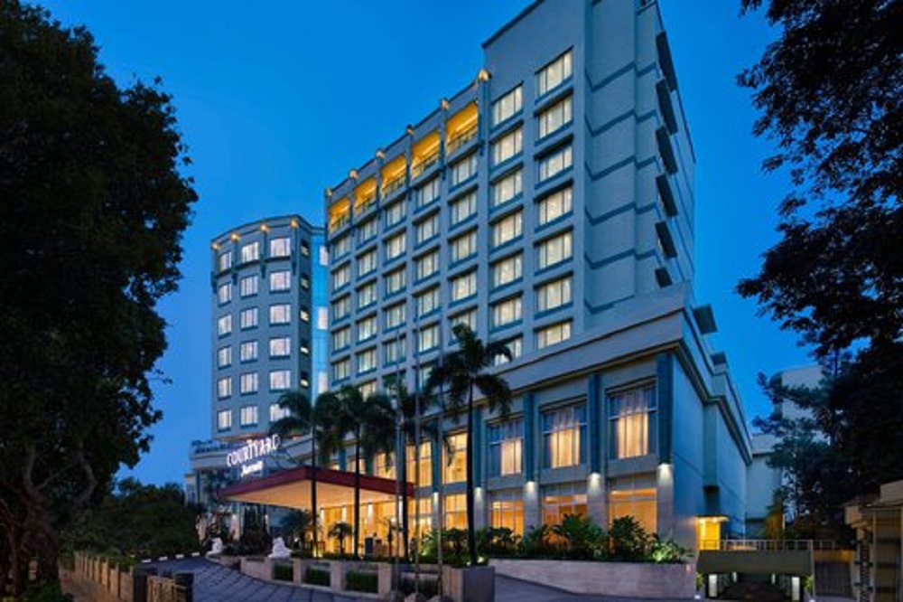 Rayakan Natal dan Tahun Baru di Courtyard By Marriott Bandung Dago