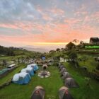 Hotel dengan Fasilitas Kolam Renang Outdoor di Surabaya